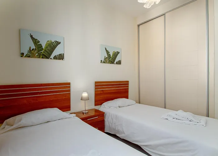 2060-newly Furnished 2 Bedrooms With Golf Appartement *